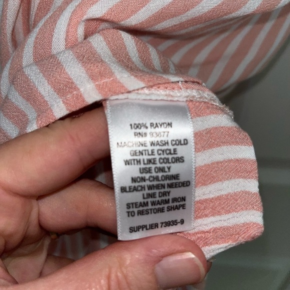 Liz Claiborne Peach and White Striped Lightweight Short Sleeve Top Large - Picture 4 of 4